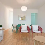 Rent4rest Castle View Family & Friends In Bairro Alto Apartment